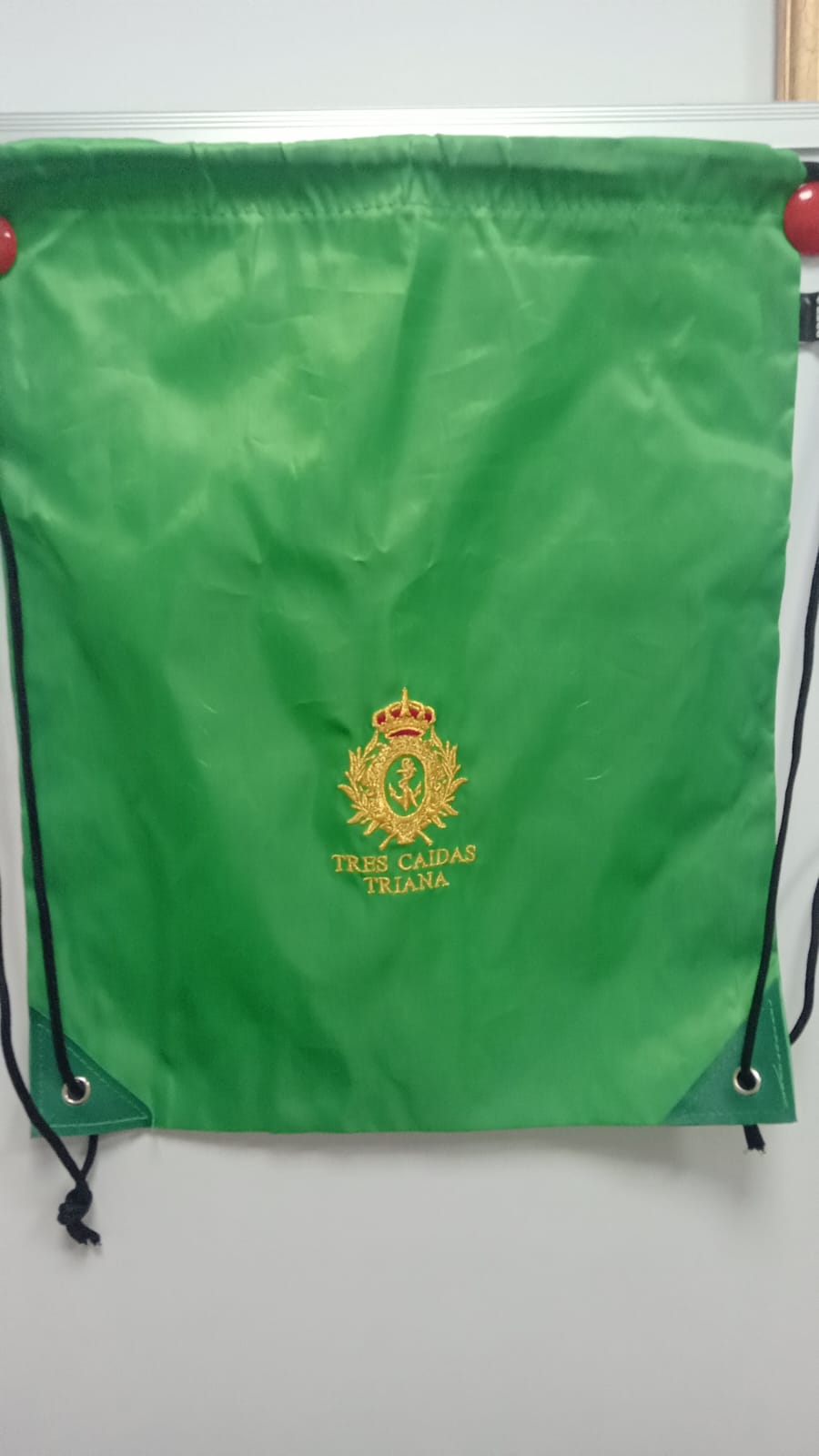 MOCHILA CON ESCUDO BORDADO